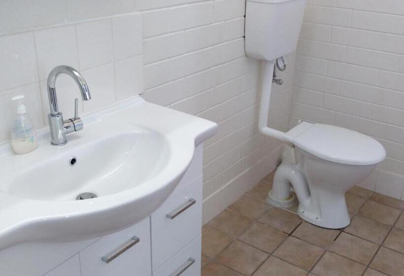 스탠다드 스튜디오, Millicent Motel