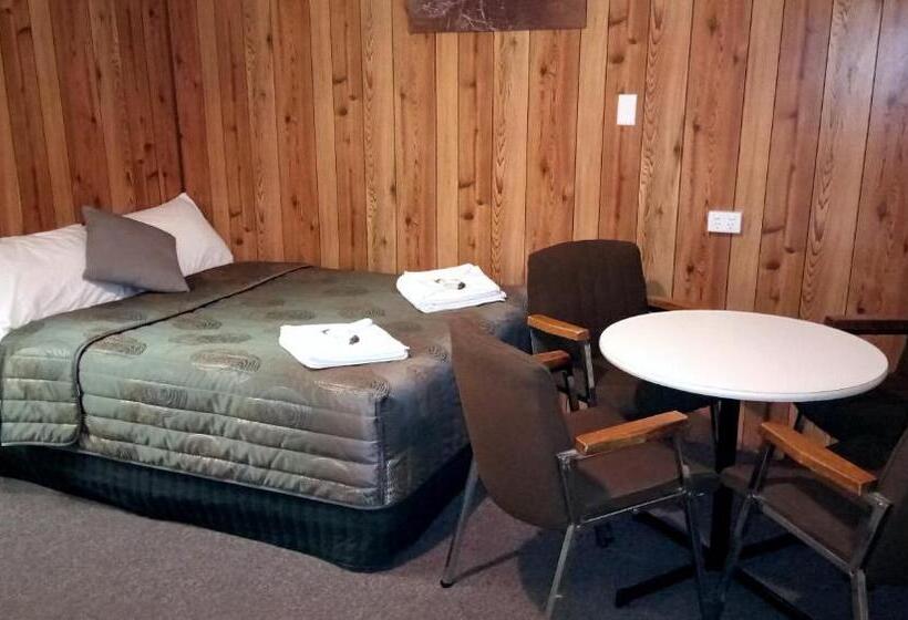 패밀리 룸, Millicent Motel