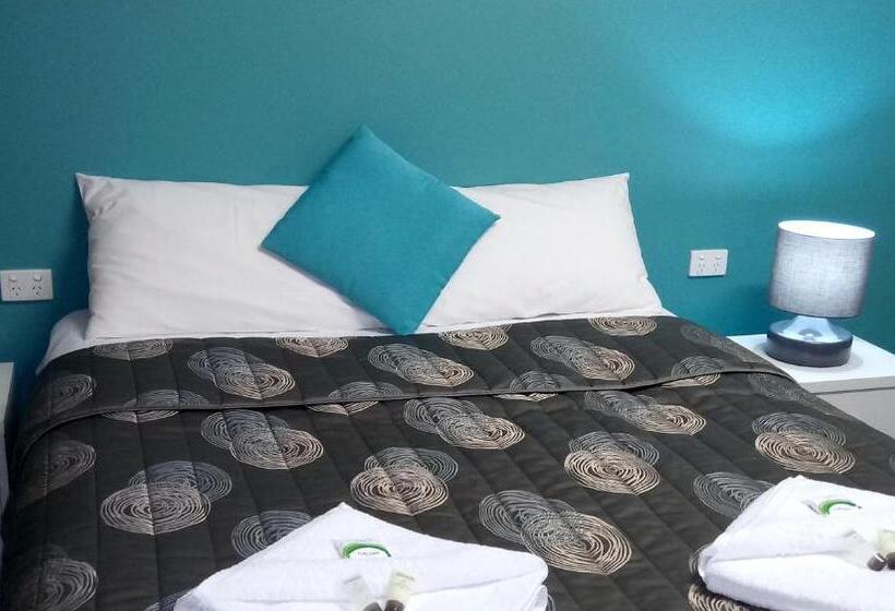 스탠다드 스튜디오, Millicent Motel