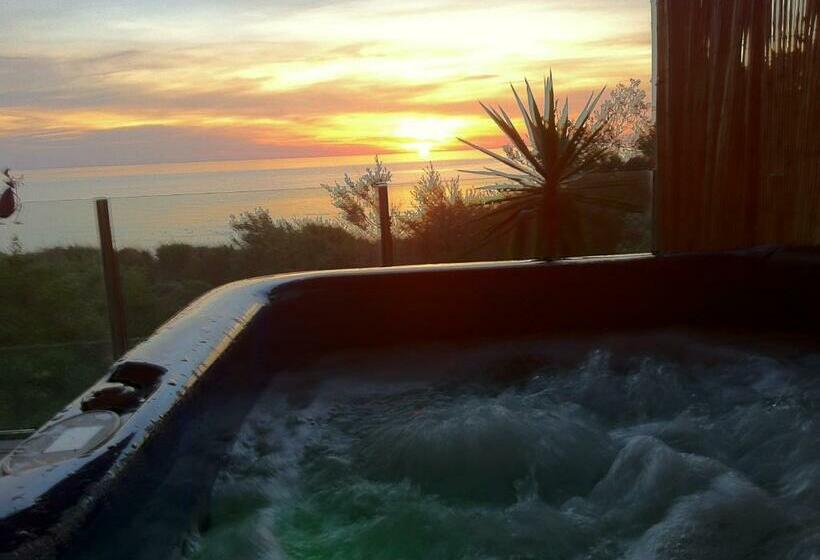 منزل غرفة نوم واحدة, Award Winning Beach Front Retreat