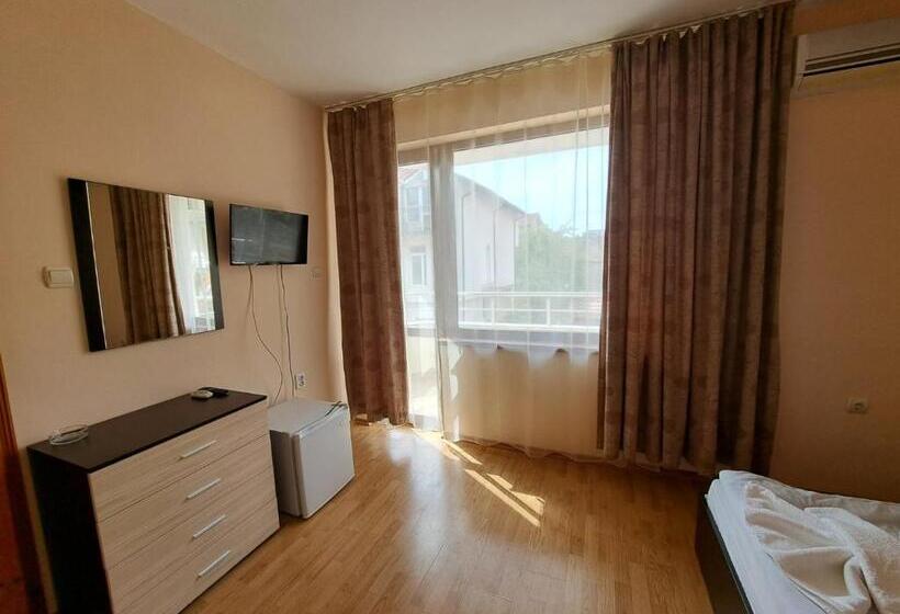 חדר סטנדרט עם מרפסת, Guest House Lazur