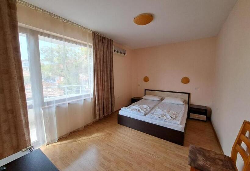 חדר סטנדרט עם מרפסת, Guest House Lazur