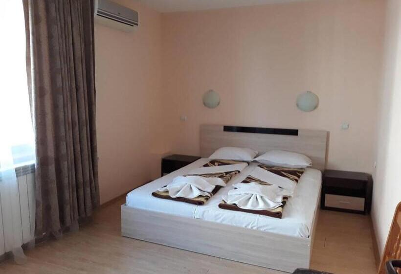 חדר סטנדרט עם מרפסת, Guest House Lazur