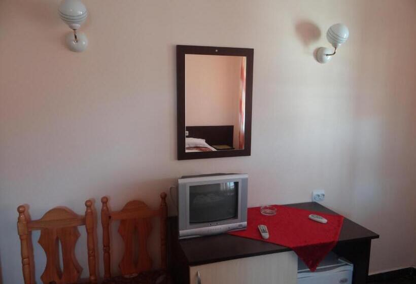 Triple Room Sea View, Guest House Lazur