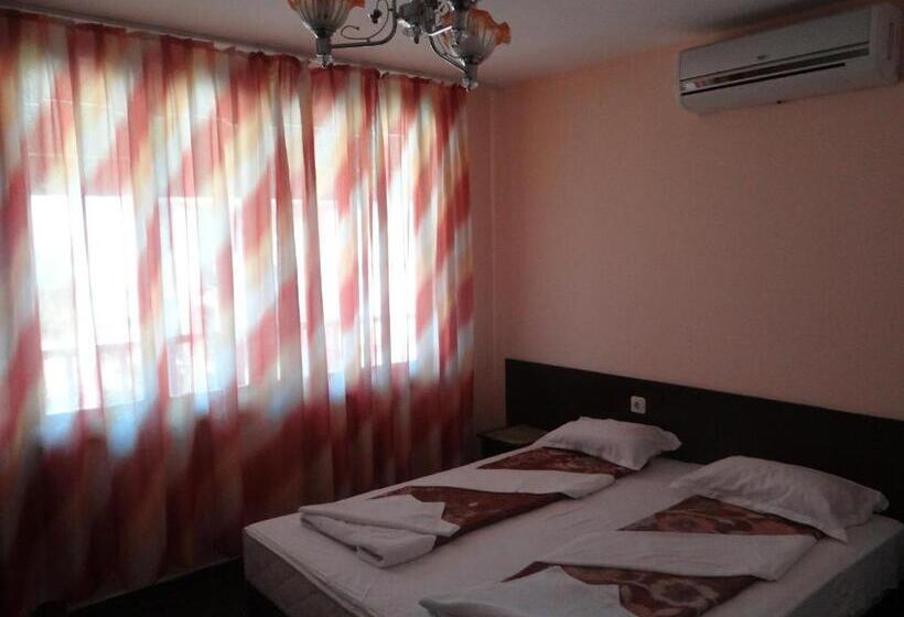 Triple Room Sea View, Guest House Lazur