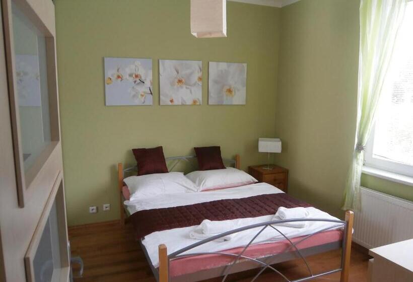 استودیوی استاندارد, Penzión Hellene