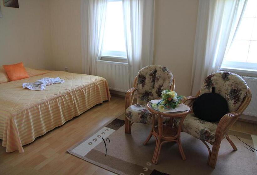 Номер Deluxe с Балконом, Penzion Romantik