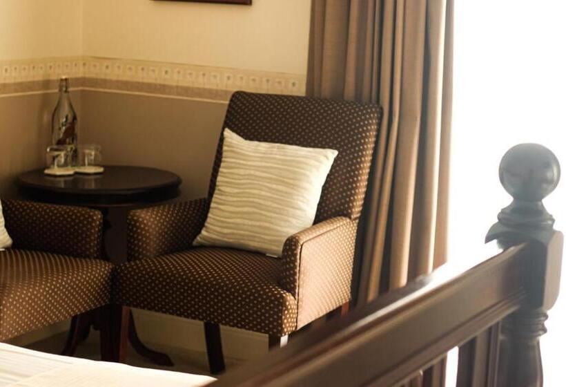 Номер Стандарт с Балконом, Plumes Boutique Bed & Breakfast