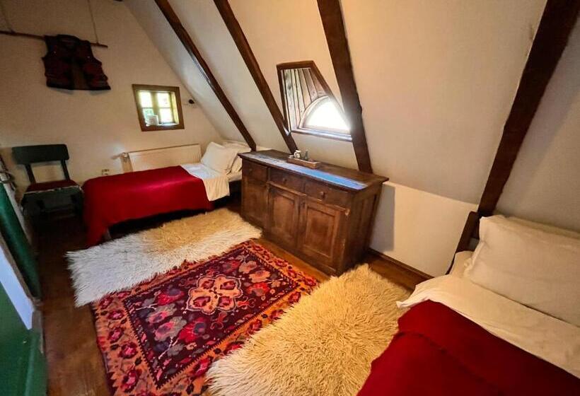Дом 1 Спальня, The Village Pension