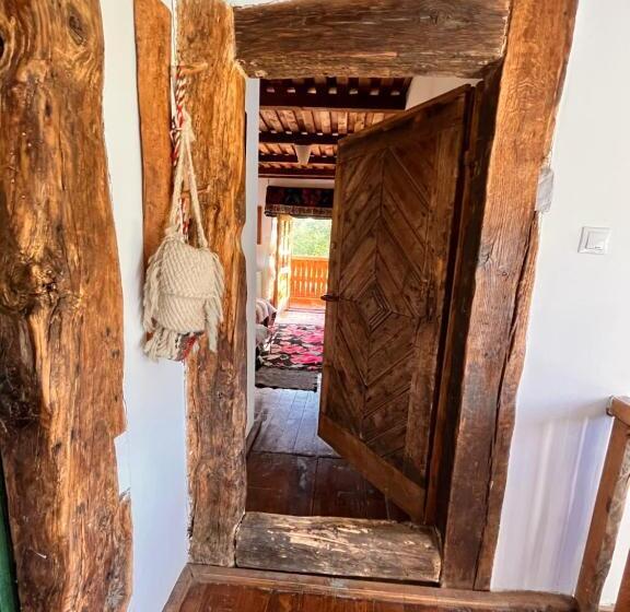 Дом 1 Спальня, The Village Pension