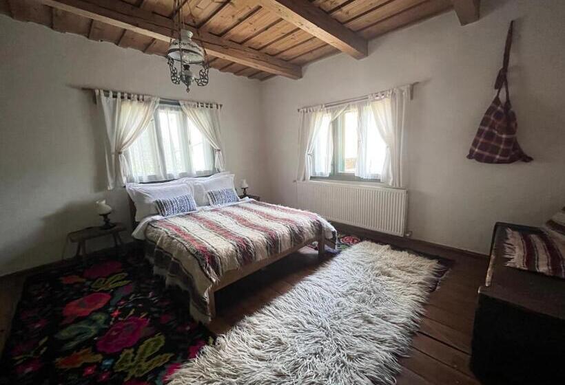 בית, חדר שינה 1, The Village Pension