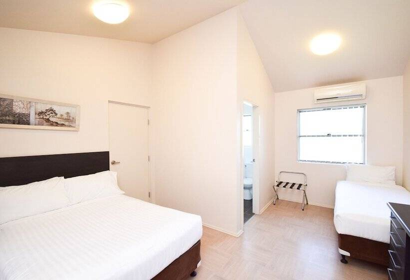 חדר סטנדרט לשלושה, Station Hotel Motel Kurri