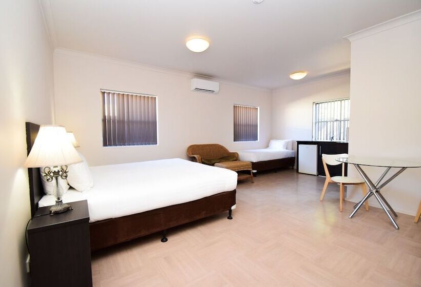 חדר סטנדרט מותאם לאדם עם מוגבלויות, Station Hotel Motel Kurri