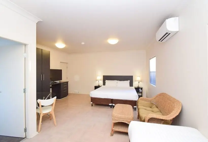 キングサイズベッドのスタンダードルーム, Station Hotel Motel Kurri