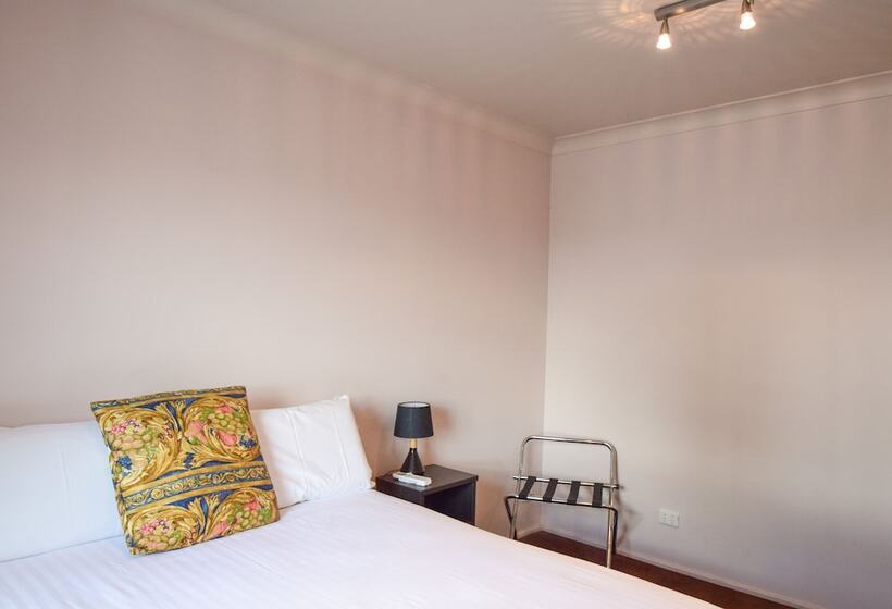 דירת חדר, Station Hotel Motel Kurri