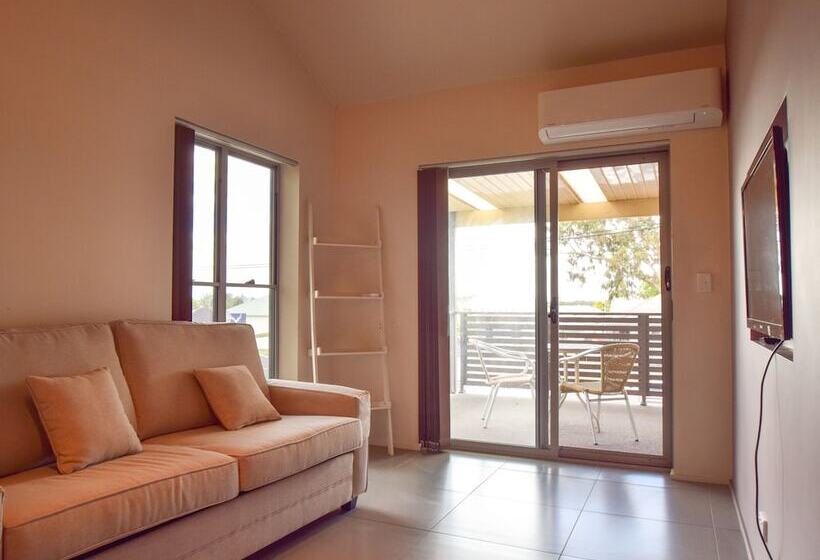 דירת חדר, Station Hotel Motel Kurri