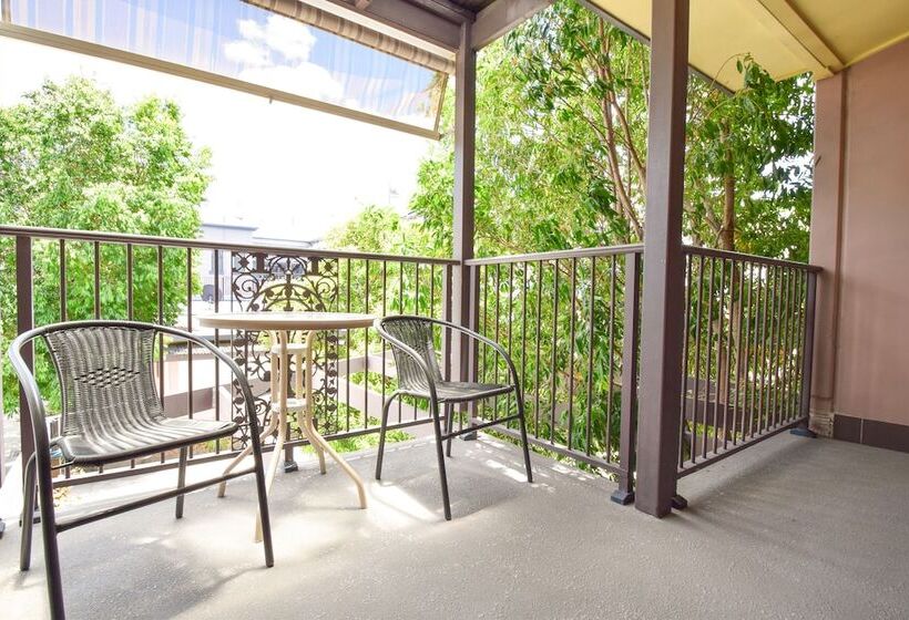 דירת חדר, Station Hotel Motel Kurri