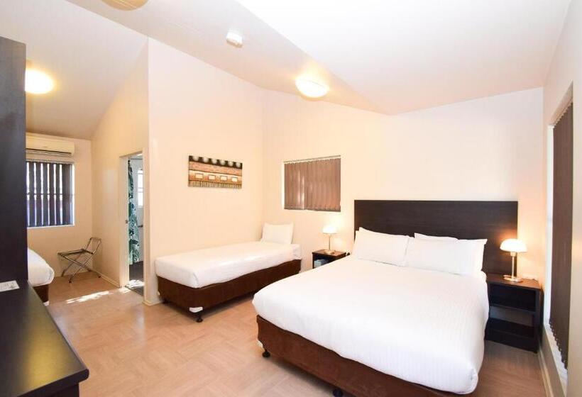 חדר סטנדרט לשלושה, Station Hotel Motel Kurri