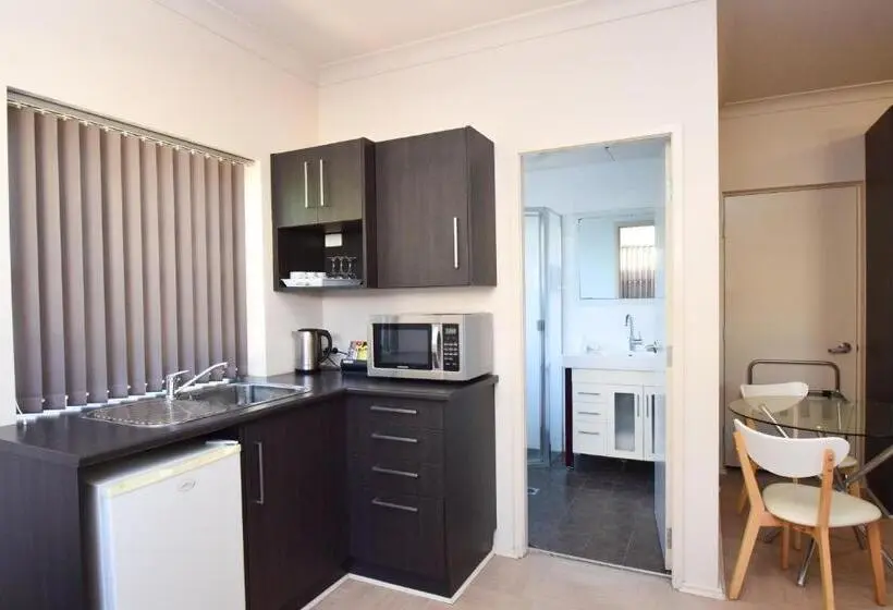 ファミリールーム, Station Hotel Motel Kurri