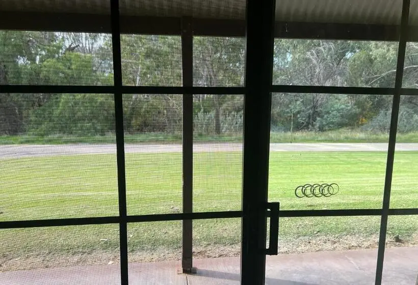 エコノミートリプルルーム, Tocumwal Early Settlers Motel