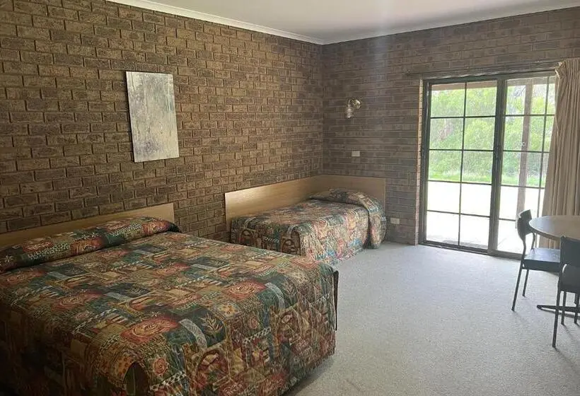 エコノミートリプルルーム, Tocumwal Early Settlers Motel