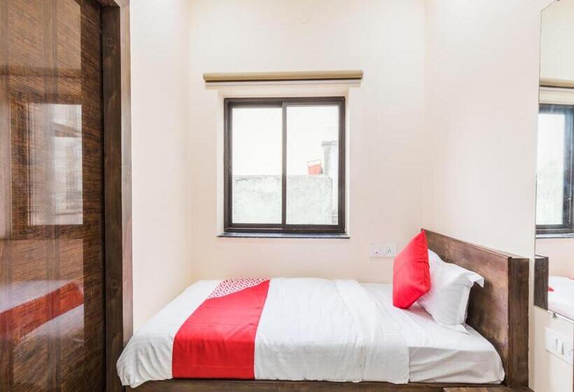 キングサイズベッドのデラックスルーム, Amrit Hotel, Bhopal