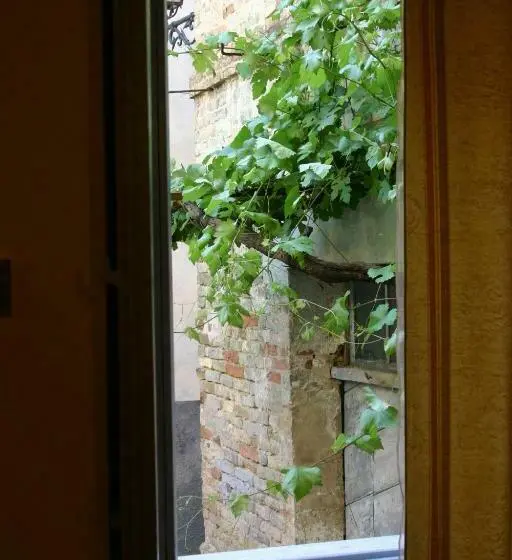 スイート, La Neviera Nel Pozzo