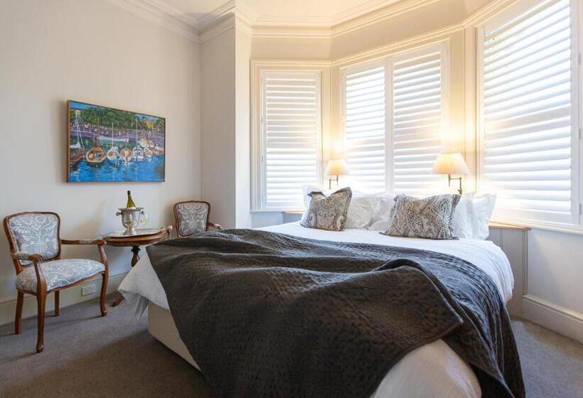 带大床的复式套间, The Rivulet