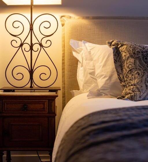 带大床的复式套间, The Rivulet