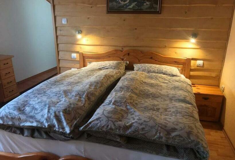 Quarto Estandar, Four Seasons