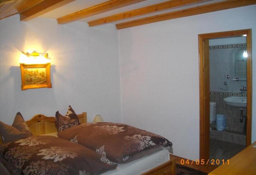 Quarto Estandar, Four Seasons