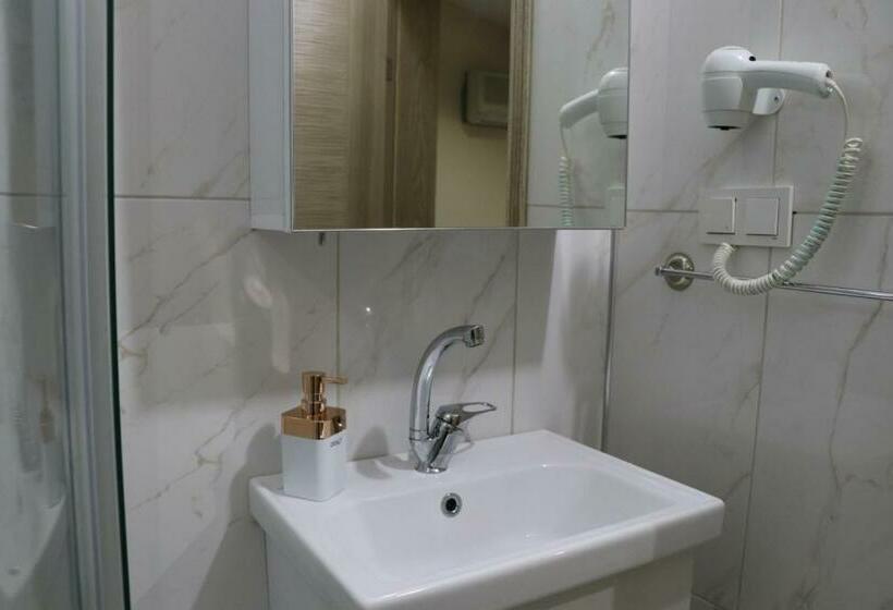 غرفة قياسية, Golden Apple