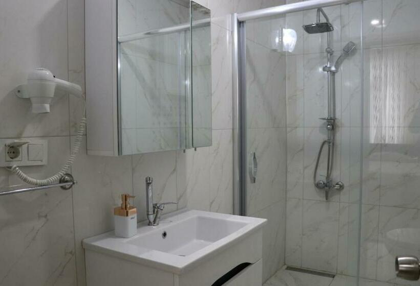 غرفة قياسية رباعية, Golden Apple