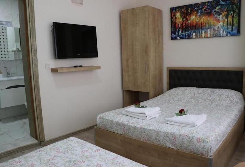 غرفة قياسية فردية, Golden Apple