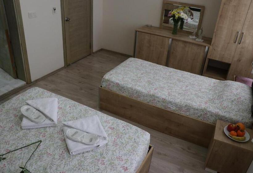 غرفة قياسية, Golden Apple