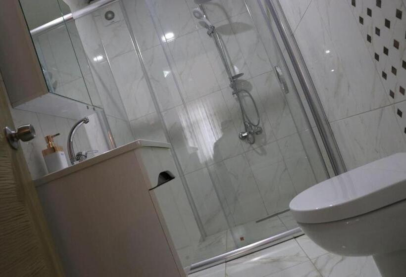 غرفة قياسية فردية, Golden Apple