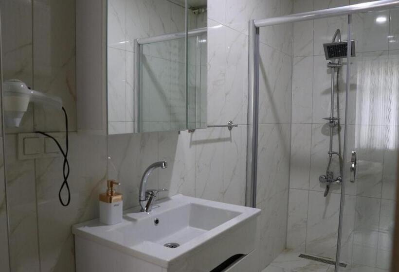 غرفة قياسية رباعية, Golden Apple