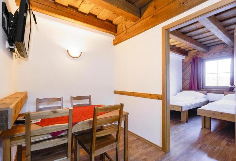 ２ベッドスイートルーム, Leyla