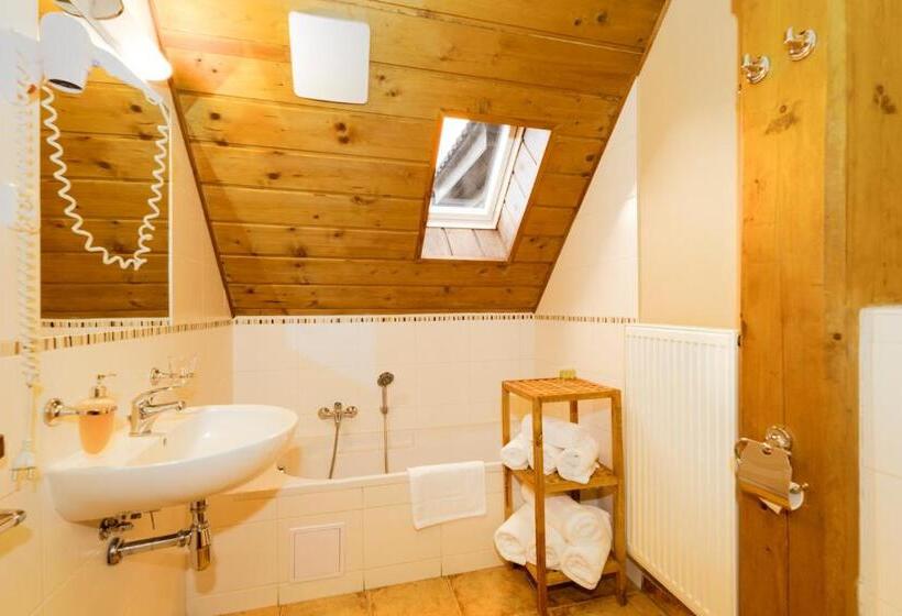 ２ベッドスイートルーム, Leyla