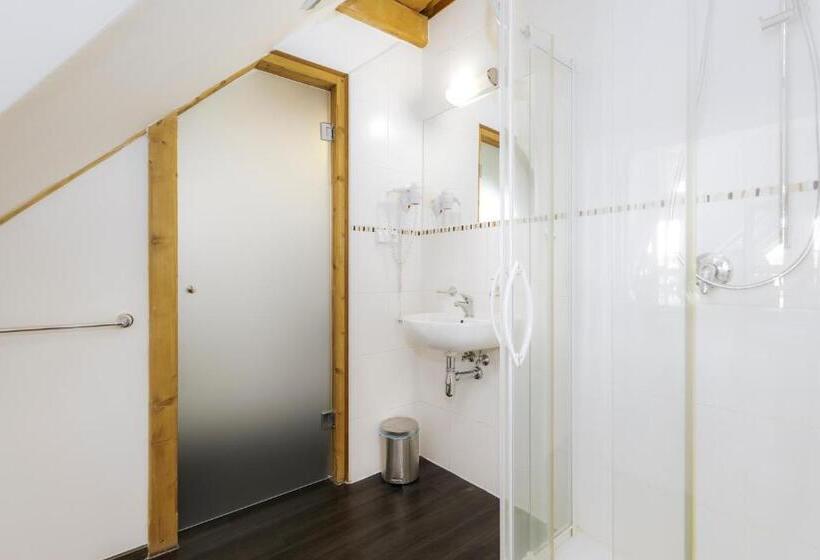 キングサイズベッドのスイートルーム, Leyla