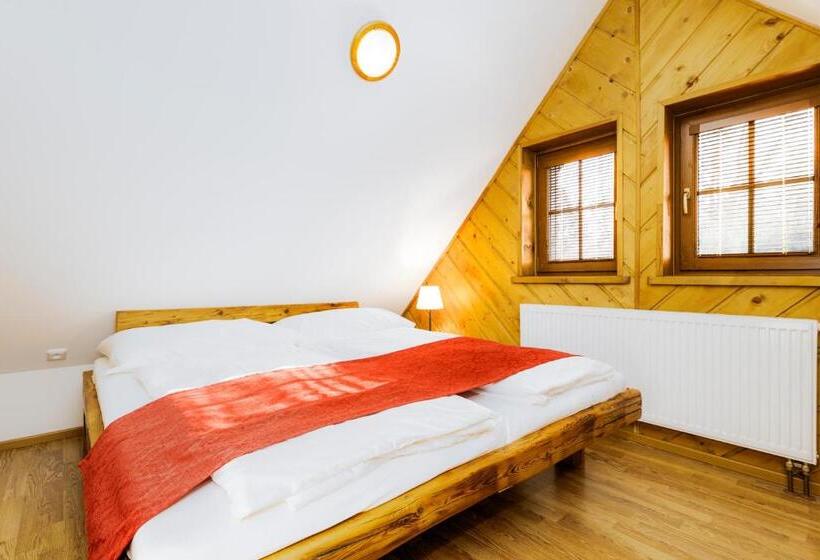 Suite with lake view, Leyla