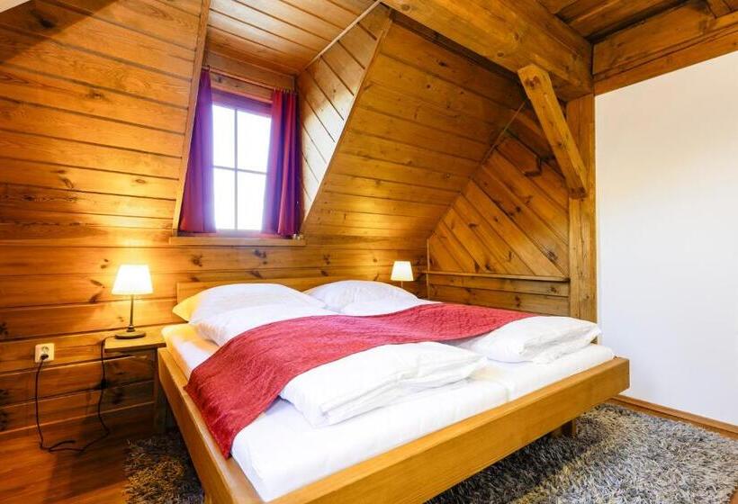 Suite with lake view, Leyla