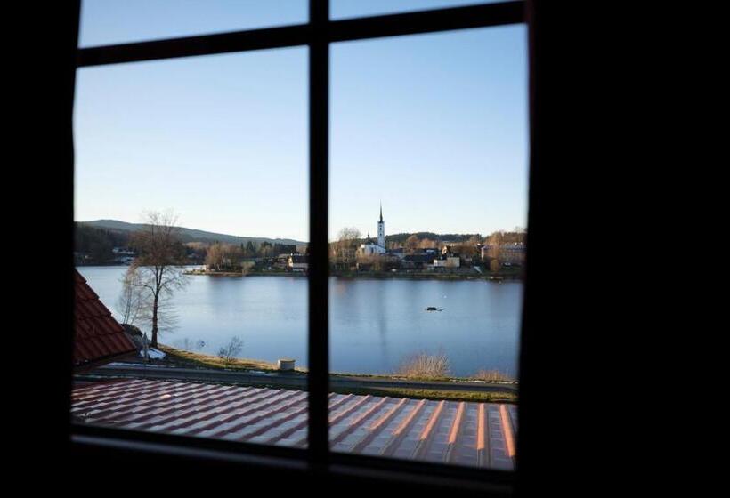 Suite with lake view, Leyla