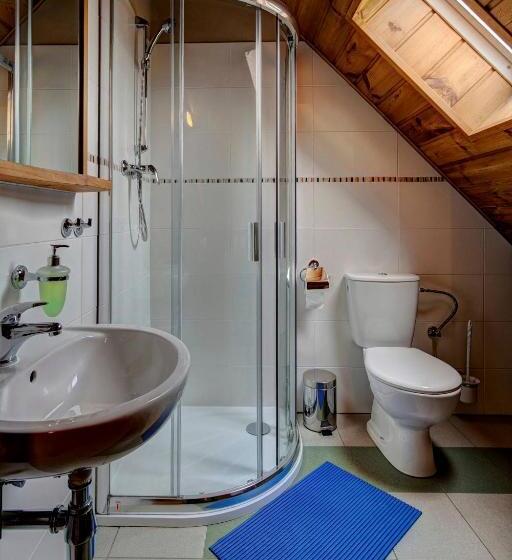 エコノミールーム, Leyla