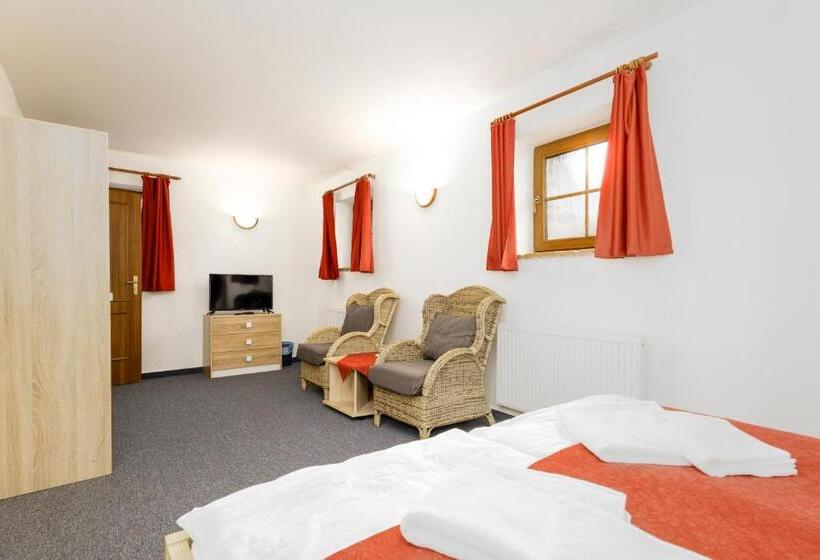 身障者適用キングサイズベッドルーム, Leyla