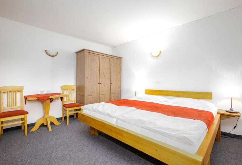 身障者適用キングサイズベッドルーム, Leyla