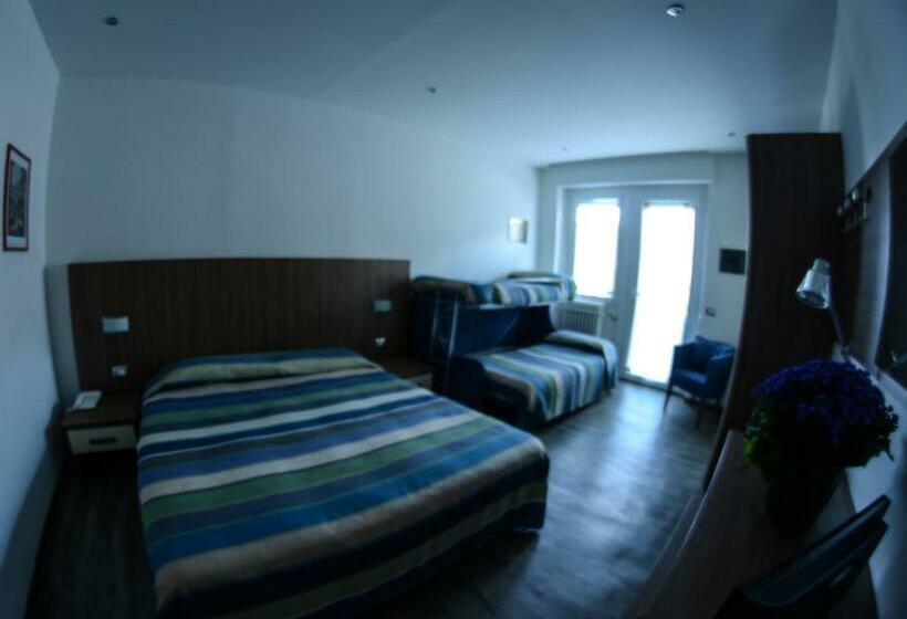 חדר סטנדרט לארבעה, National