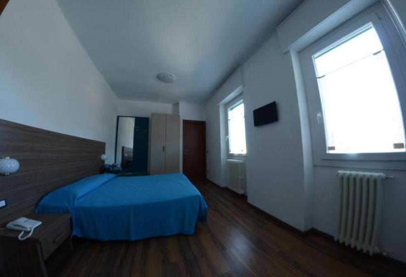 חדר סטנדרט, National