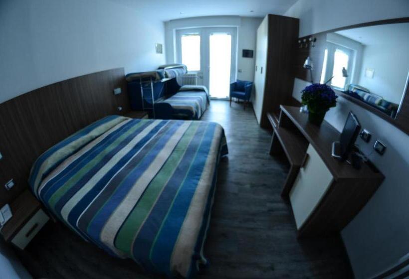 חדר סטנדרט לארבעה, National