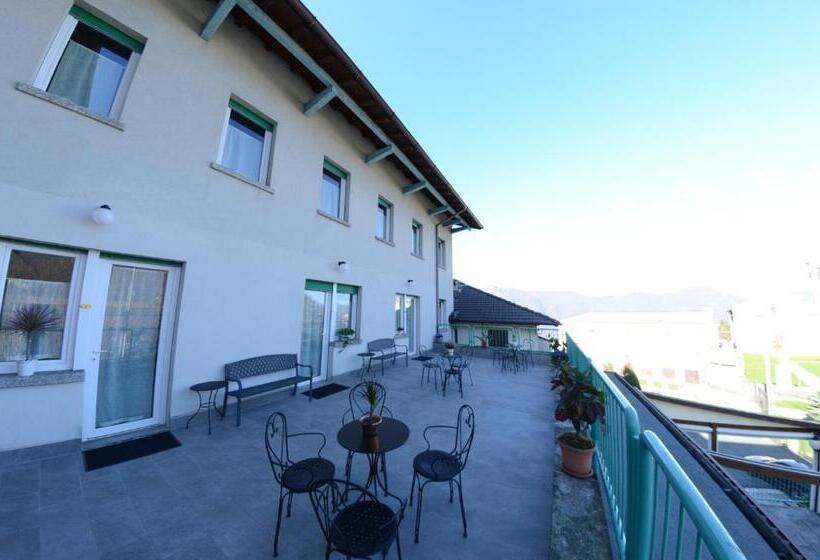 חדר סטנדרט לארבעה, National